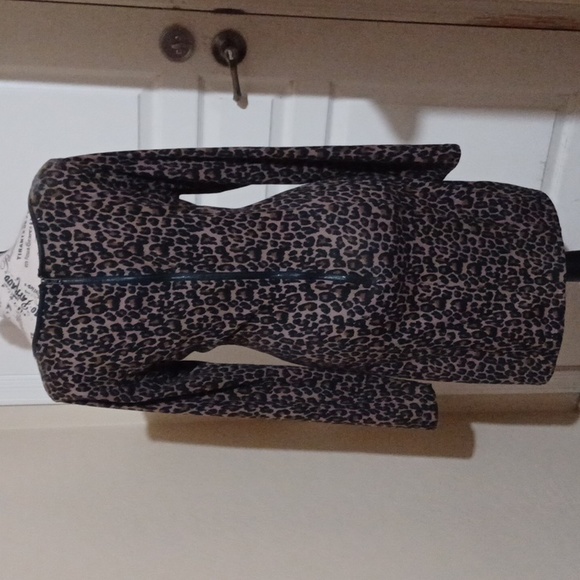 Dresss - Picture 3 of 3